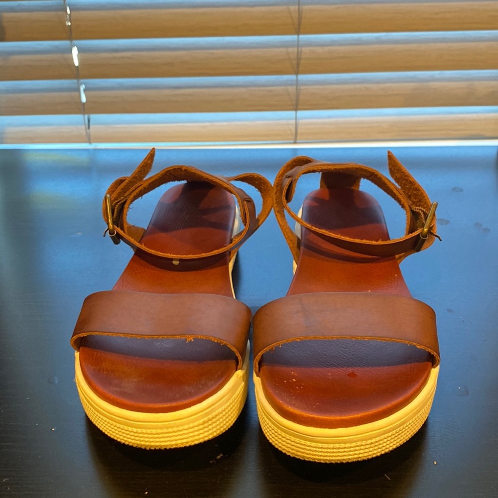 Mia 7.5 sandals
